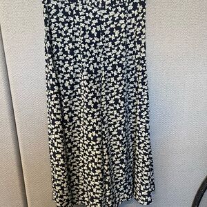 Adrienne Vittadini  dog full length  skirt 100% silk